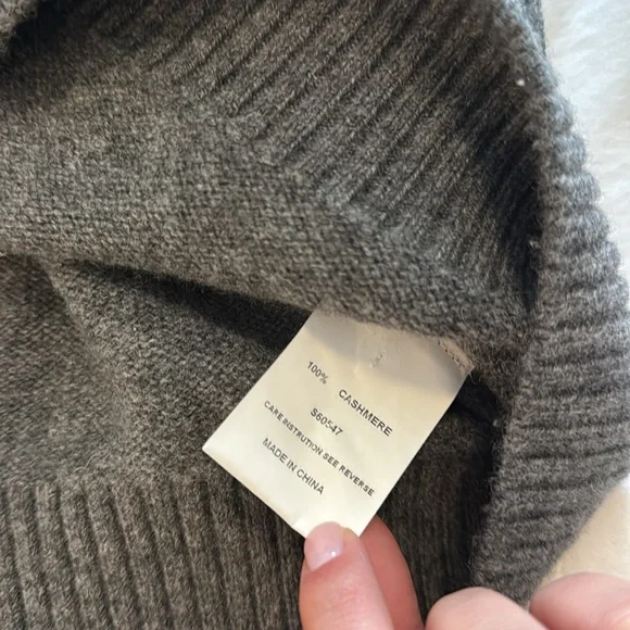 Men's Charcoal Cashmere Sweater - Picture 2 of 2